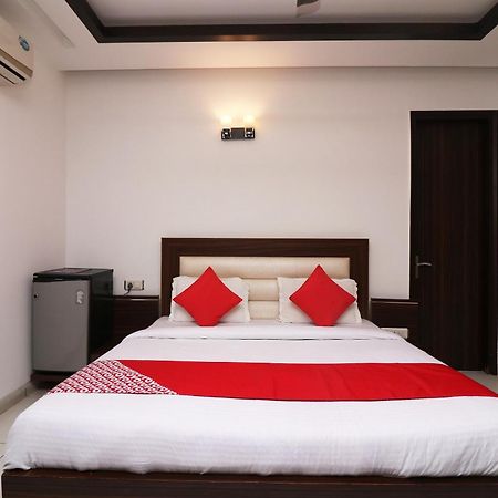 Wonderland Inn Near Aravali Biodiversity Park Gurgáon Kültér fotó