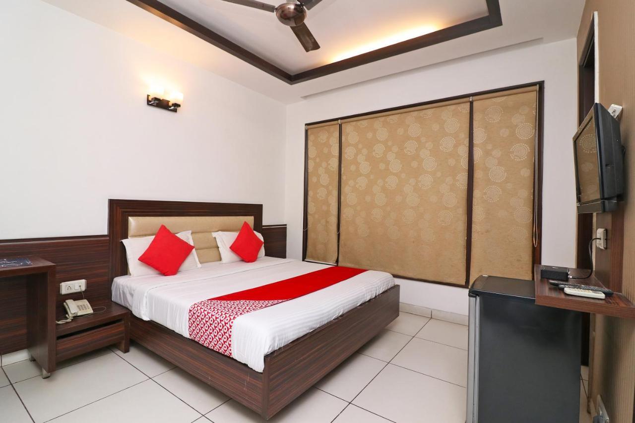 Wonderland Inn Near Aravali Biodiversity Park Gurgáon Kültér fotó