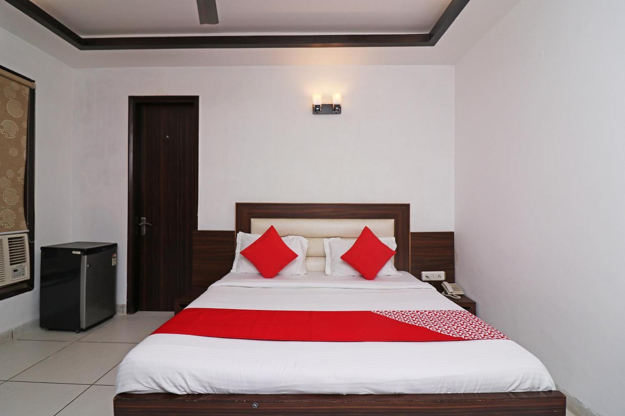 Wonderland Inn Near Aravali Biodiversity Park Gurgáon Kültér fotó