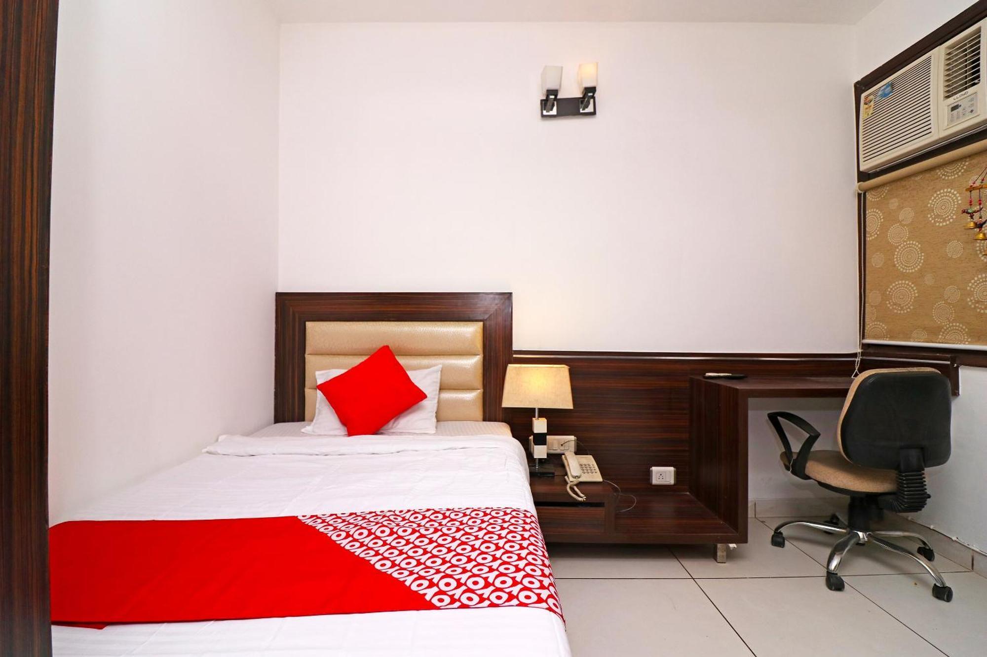 Wonderland Inn Near Aravali Biodiversity Park Gurgáon Kültér fotó