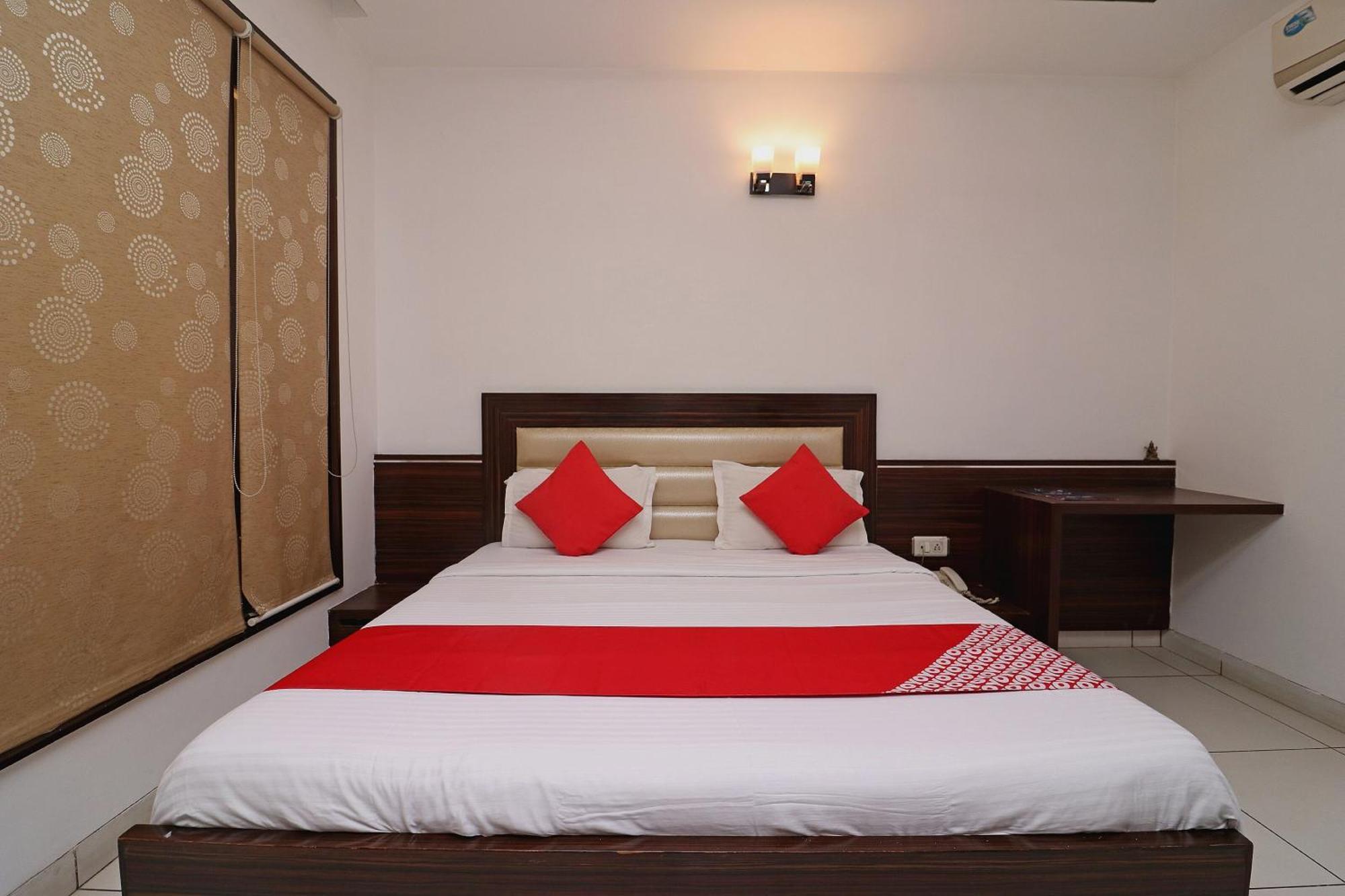 Wonderland Inn Near Aravali Biodiversity Park Gurgáon Kültér fotó