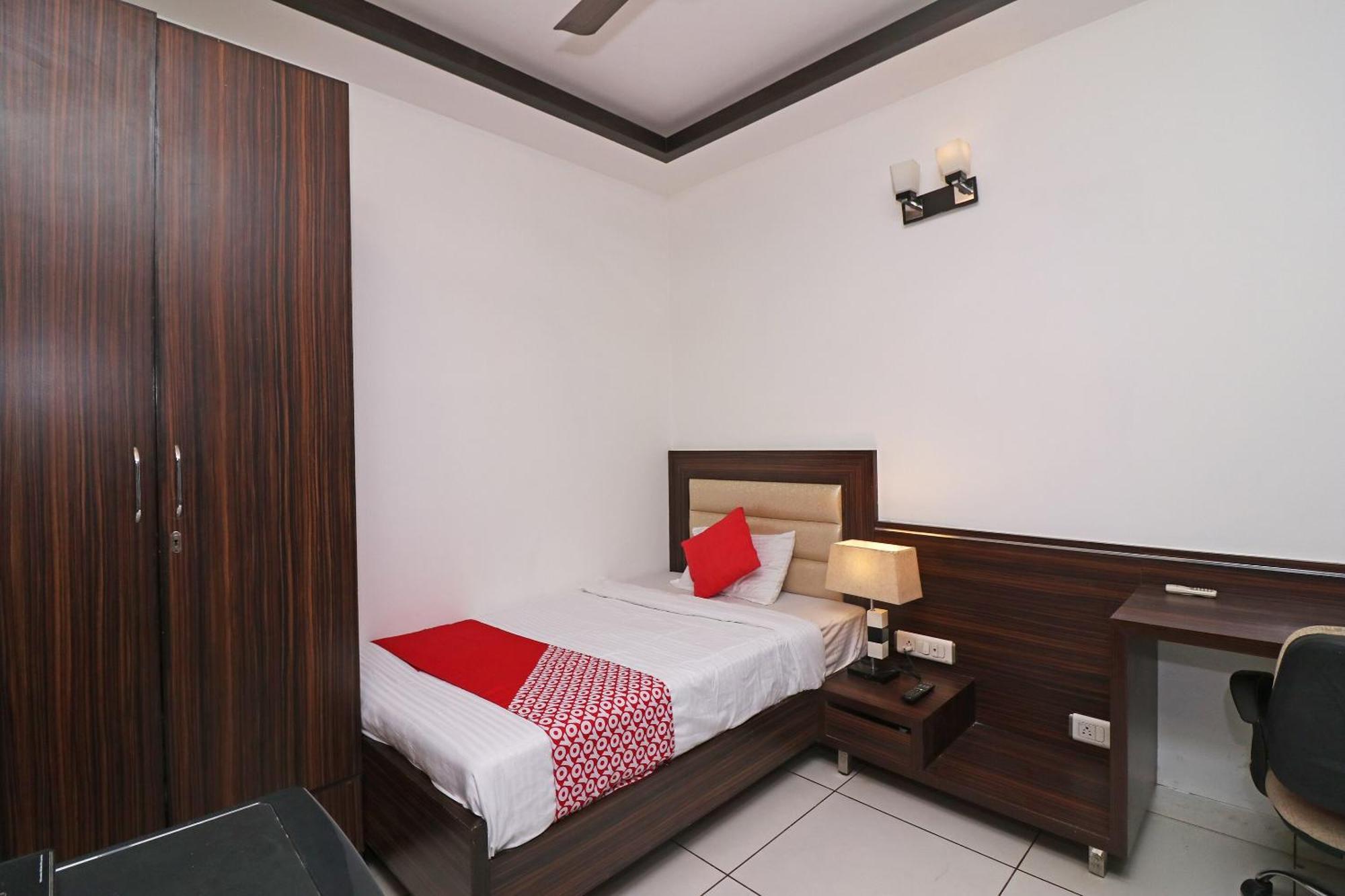 Wonderland Inn Near Aravali Biodiversity Park Gurgáon Kültér fotó