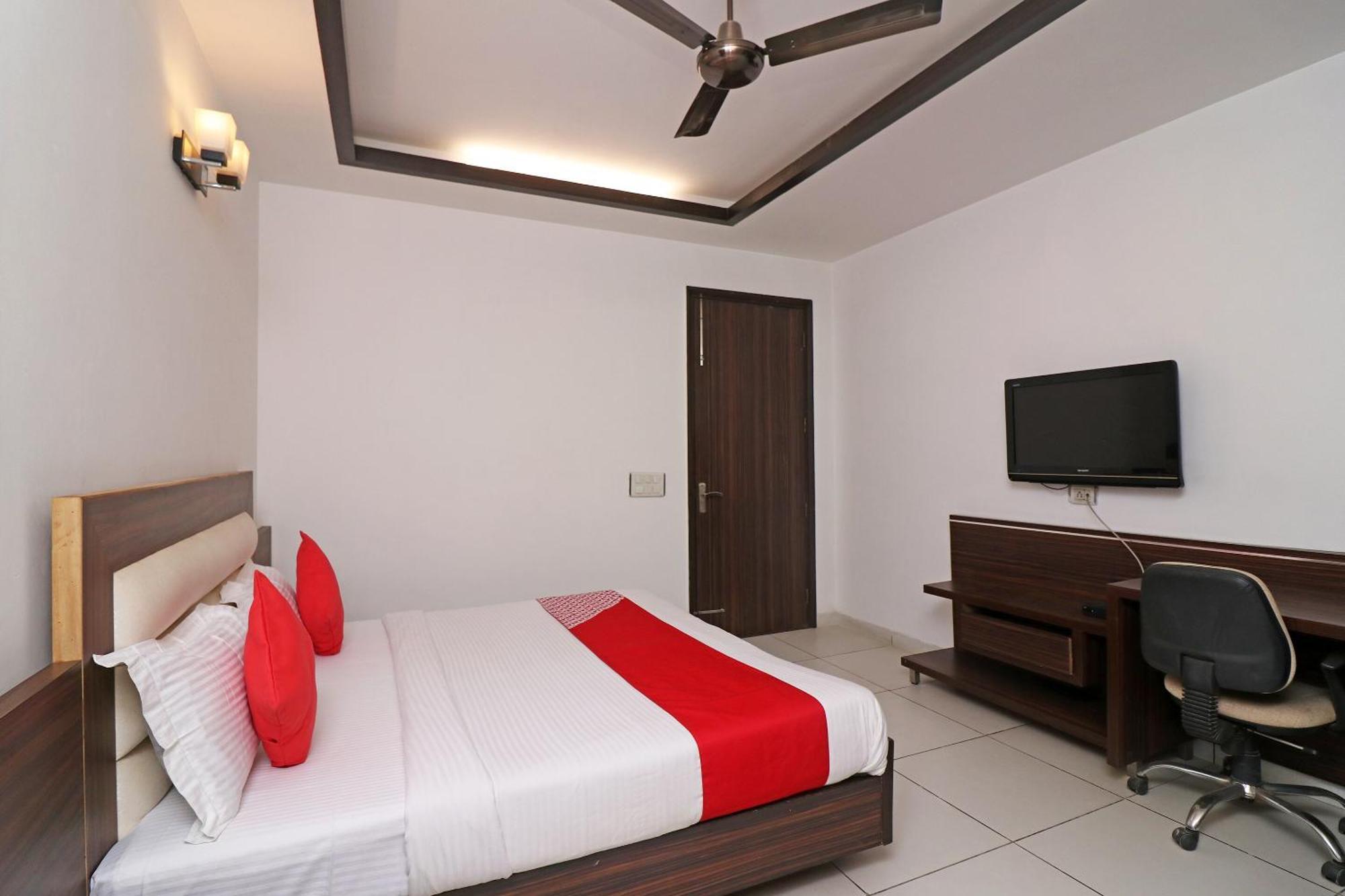 Wonderland Inn Near Aravali Biodiversity Park Gurgáon Kültér fotó
