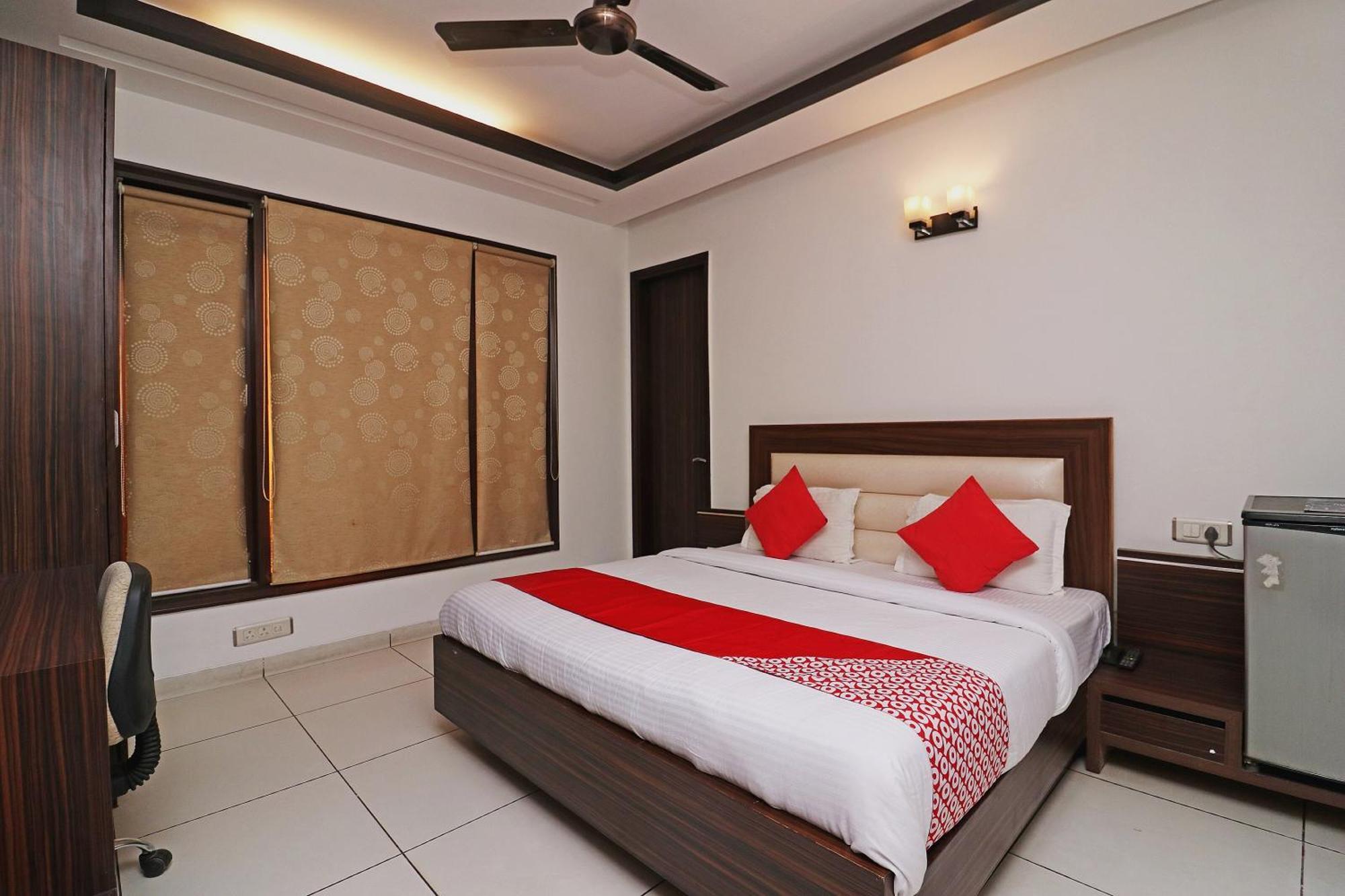 Wonderland Inn Near Aravali Biodiversity Park Gurgáon Kültér fotó