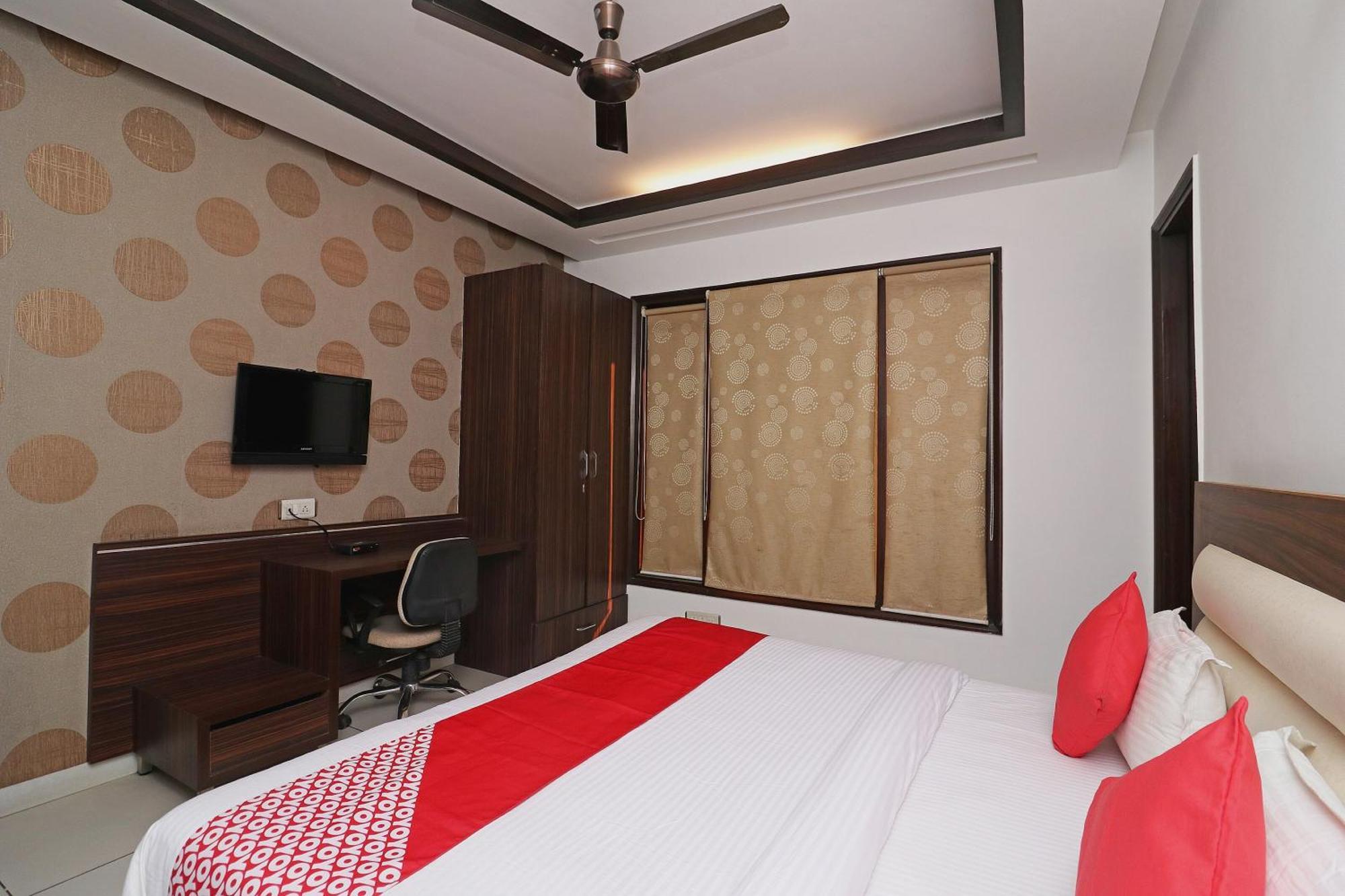 Wonderland Inn Near Aravali Biodiversity Park Gurgáon Kültér fotó