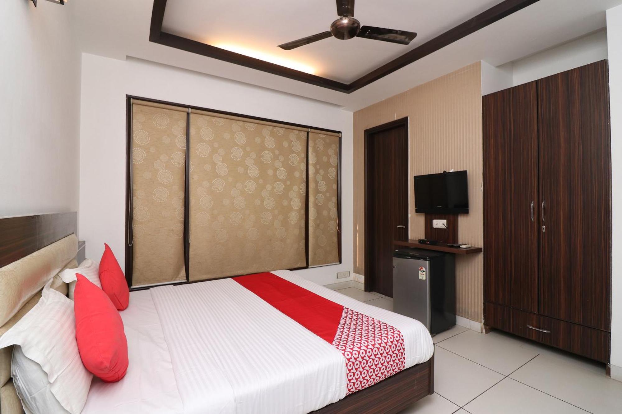 Wonderland Inn Near Aravali Biodiversity Park Gurgáon Kültér fotó