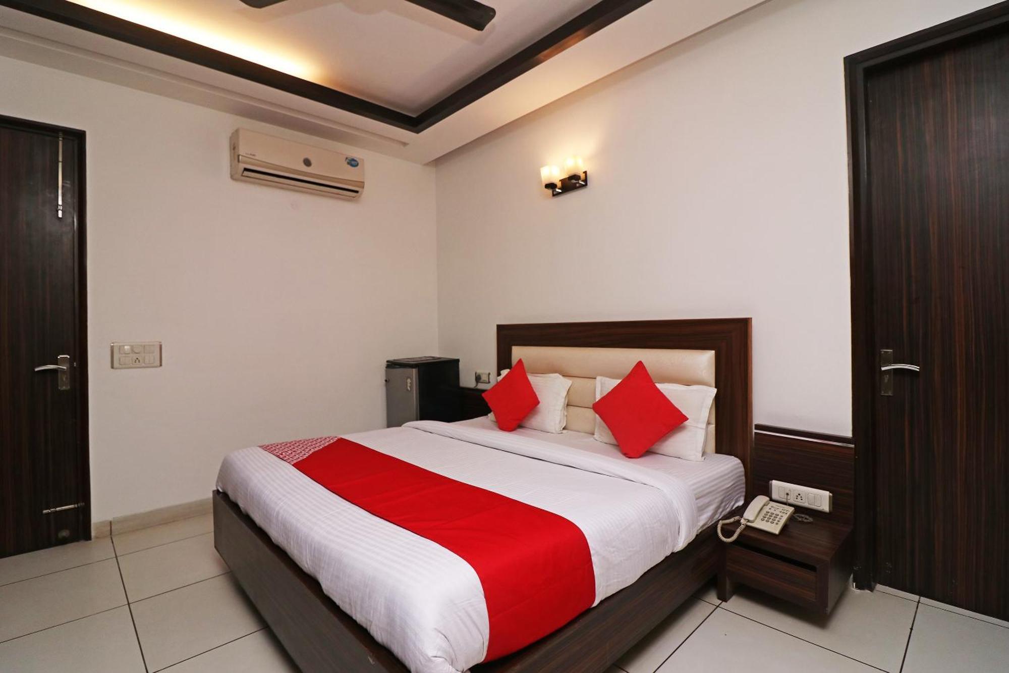 Wonderland Inn Near Aravali Biodiversity Park Gurgáon Kültér fotó