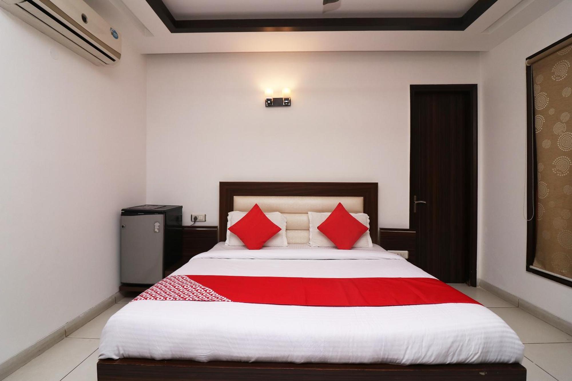 Wonderland Inn Near Aravali Biodiversity Park Gurgáon Kültér fotó