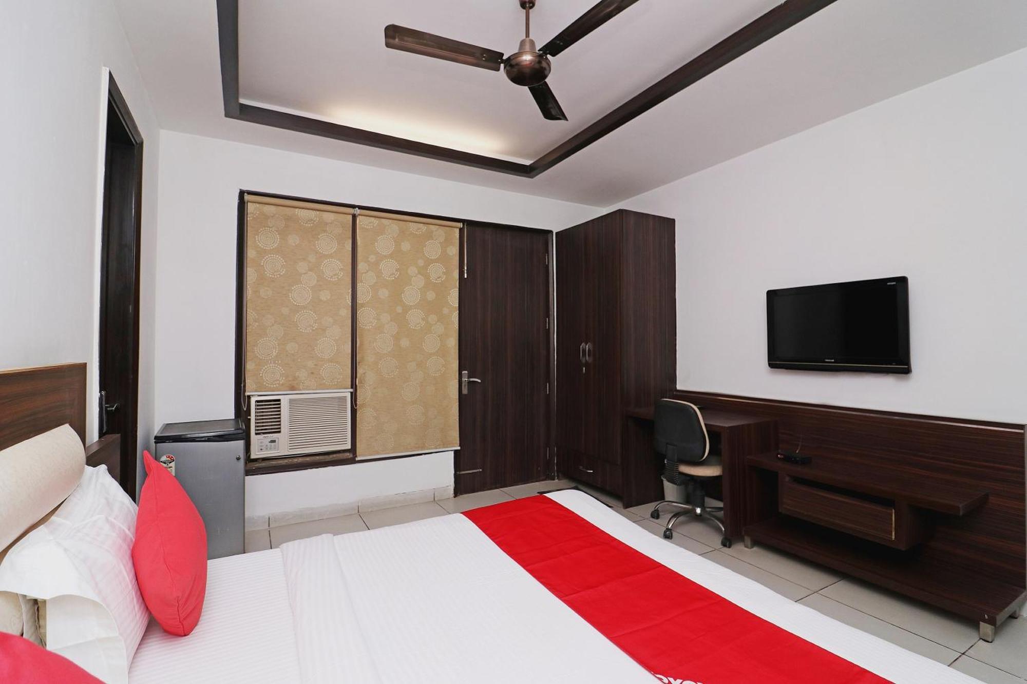 Wonderland Inn Near Aravali Biodiversity Park Gurgáon Kültér fotó