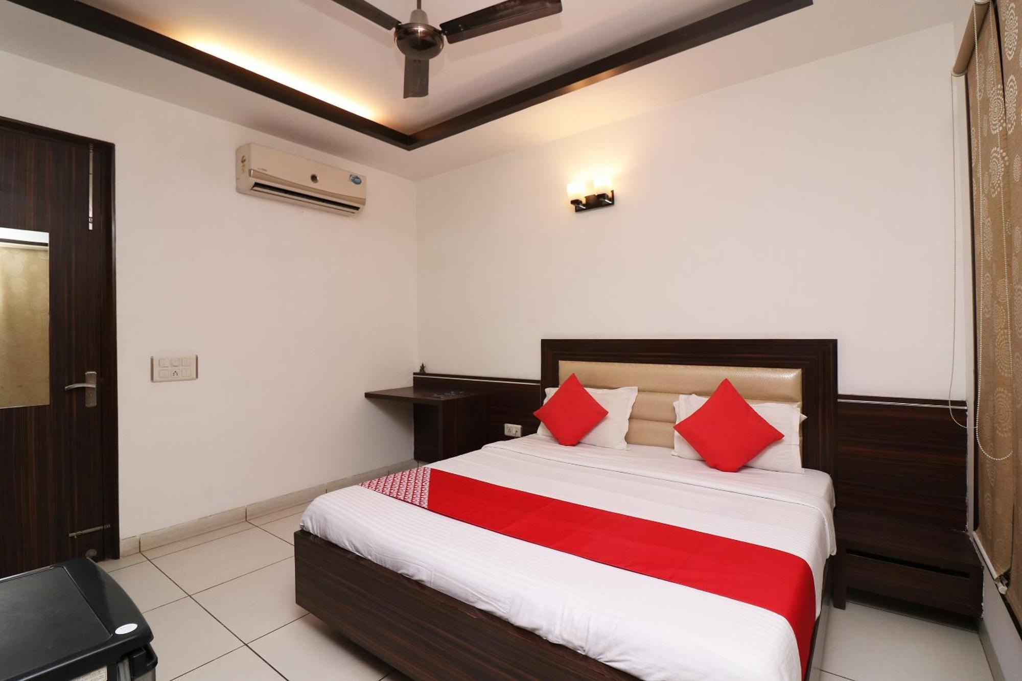 Wonderland Inn Near Aravali Biodiversity Park Gurgáon Kültér fotó