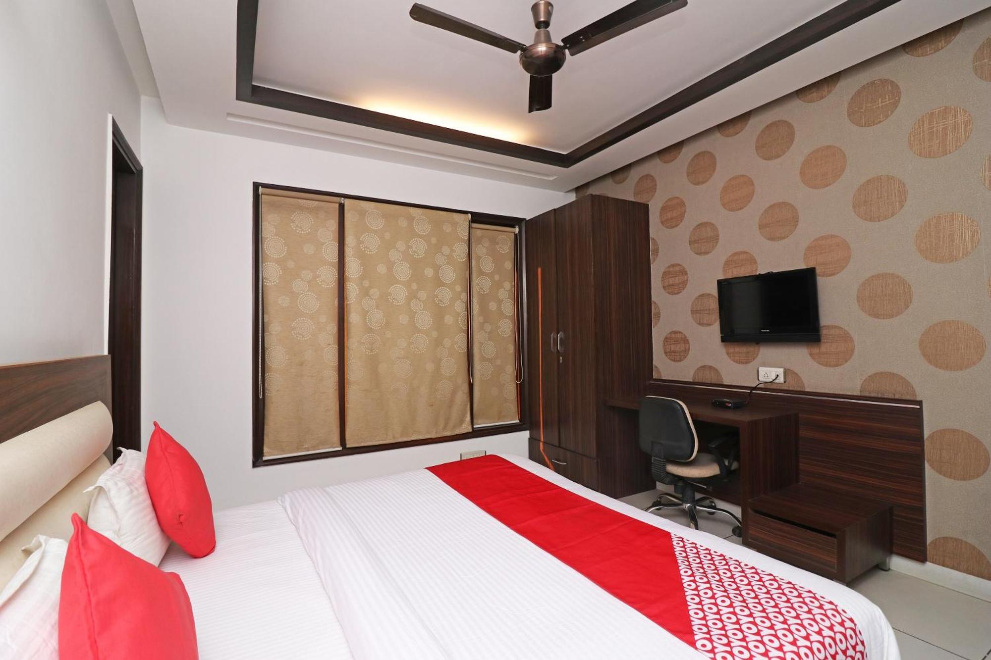 Wonderland Inn Near Aravali Biodiversity Park Gurgáon Kültér fotó